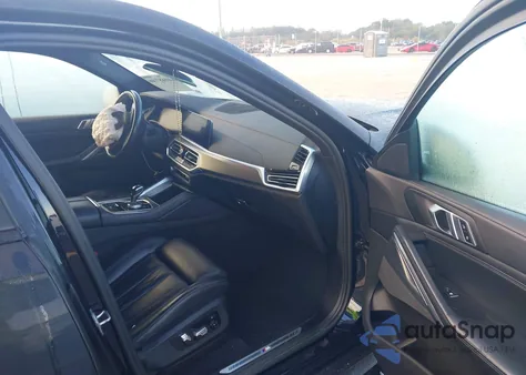 2023 BMW X6 xDrive40I z USA, uszkodzony, nr VIN 5UXCY6C04P9R58079